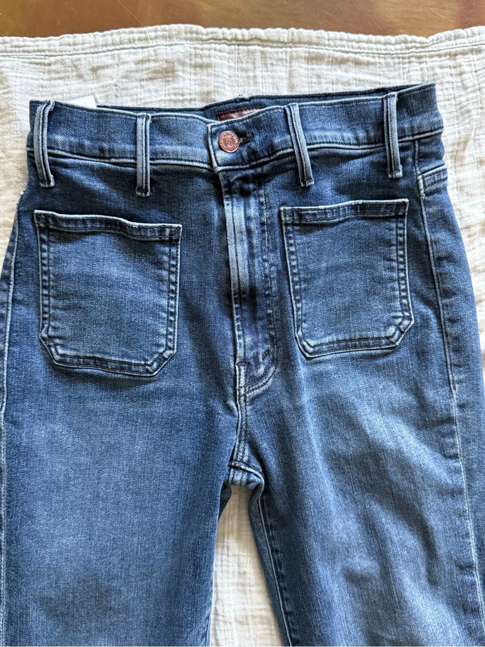 MOTHER Hustler patch pocket fray ankle jeans 
Out for the evening - Picture 6 of 10